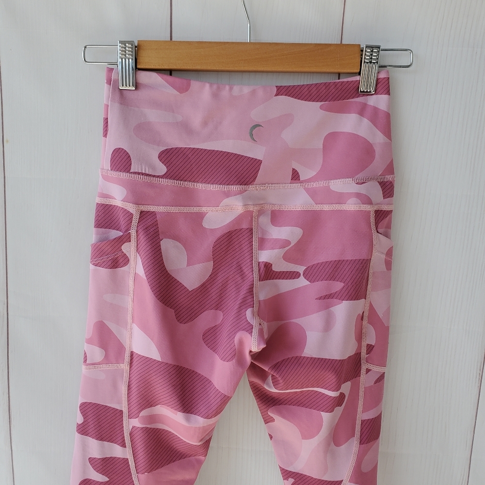 Zyia Active Pink Camp Capris View 5